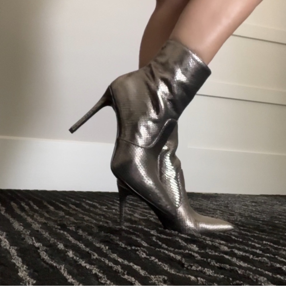 MICHAELKORS SLEEK NEW NVR WORN METALLIC GENUINE LEATHER LEATHER BOOTS! - Picture 8 of 16